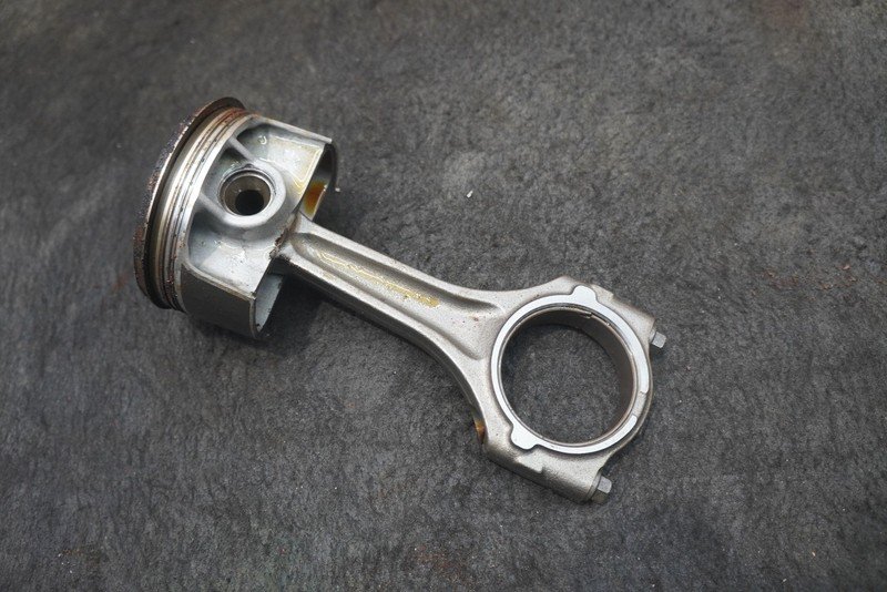 Engine Piston Connecting Rod 5.2L V12 AE31 HY53-6100-AA Aston Martin DB11 2017