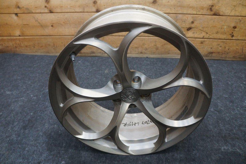 Front 18x8" Alloy Wheel Rim Bronze Aftermarket PF0269B-1880-14 Alfa Romeo 4c 17