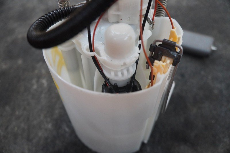 Gasoline Gas Fuel Tank Pump Sender 68236027AA OEM Alfa Romeo 4C 2015-20