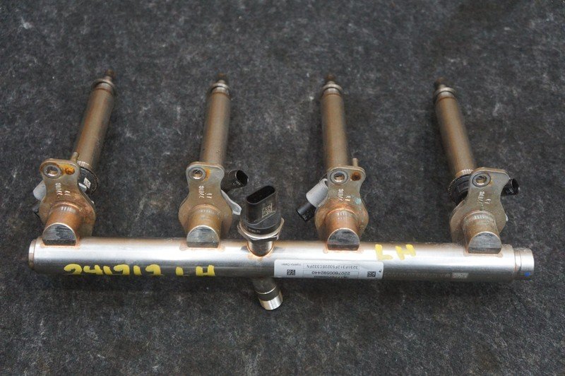 Left Or Right Side 4.0l Fuel Rail Pipe OEM 1770706600 Aston Martin Dbx 707 2023