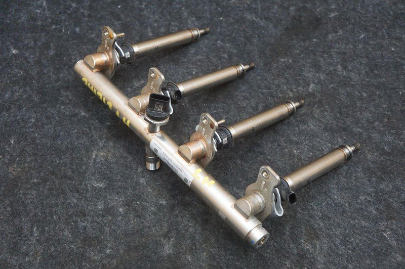 Left Or Right Side 4.0l Fuel Rail Pipe OEM 1770706600 Aston Martin Dbx 707 2023