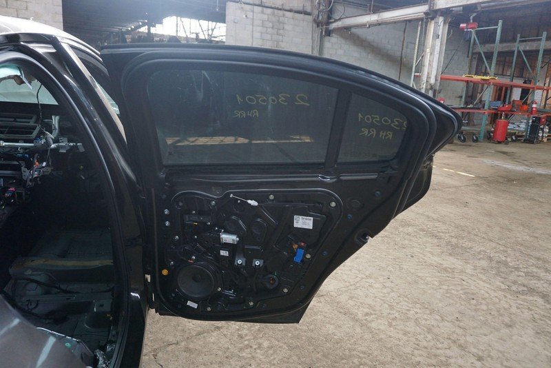 Rear Right Door Assembly Valcano Black OEM 68301590AA Alfa Romeo Giulia 2017-21