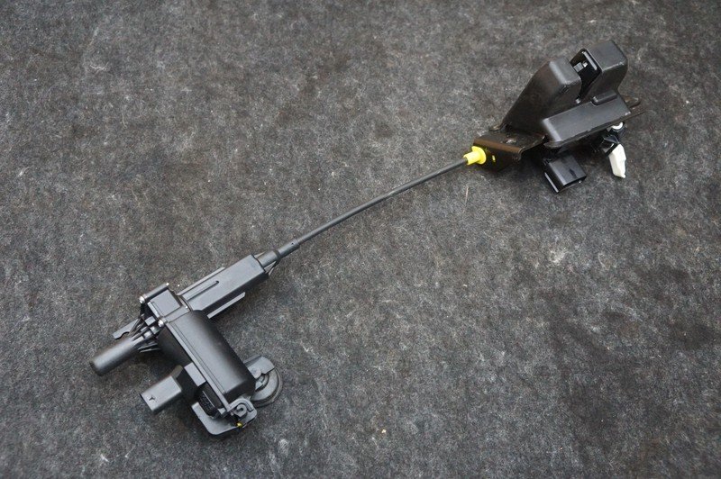 Rear Trunk Lid Latch Lock Actuator MY83-F442A66-AA Aston Martin Dbx 707 2020-24