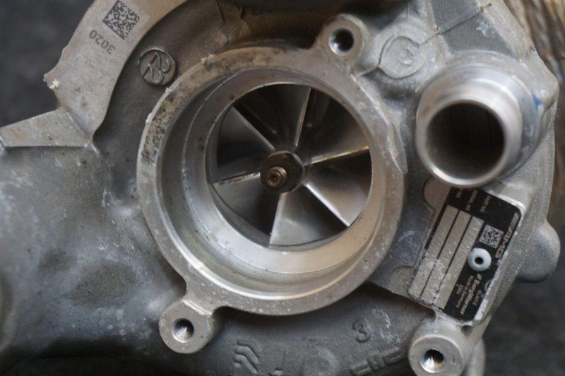 Right Engine Turbo Turbocharger Assembly OEM A1770905702 Aston Martin Dbx 707 23