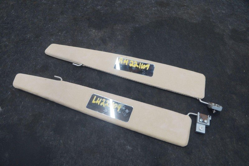 Set 2 Driver Passenger Sun Visor Shade Mirror Aston Martin V8 Vantage 2006