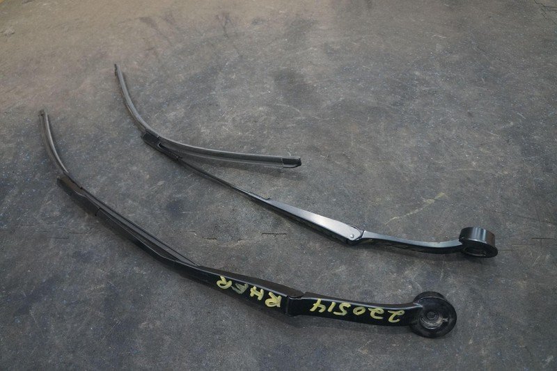 Set 2 Front Windshield Wiper Arm Blade KY63-17527-AA Aston Martin Vantage 2019