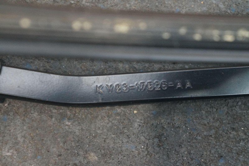 Set 2 Front Windshield Wiper Arm Blade KY63-17527-AA Aston Martin Vantage 2019