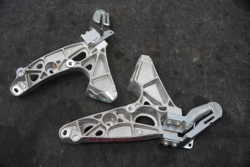 Set 2 Left Right Seat Belt Mount Support Bracket OEM Aston Martin V8 Vantage 08
