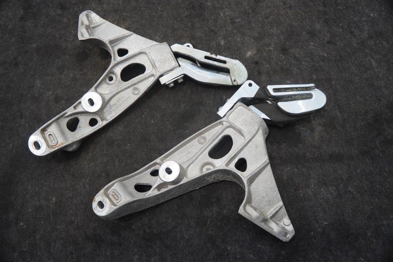 Set 2 Left Right Seat Belt Mount Support Bracket OEM Aston Martin V8 Vantage 08