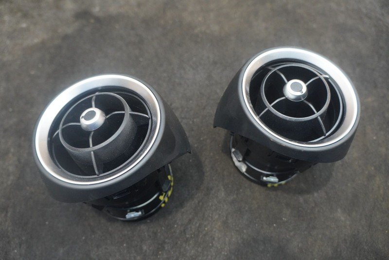 Set 2 Outer Dash Panel Air Vent Outlet 1561101770 OEM Alfa Romeo Giulia 2019
