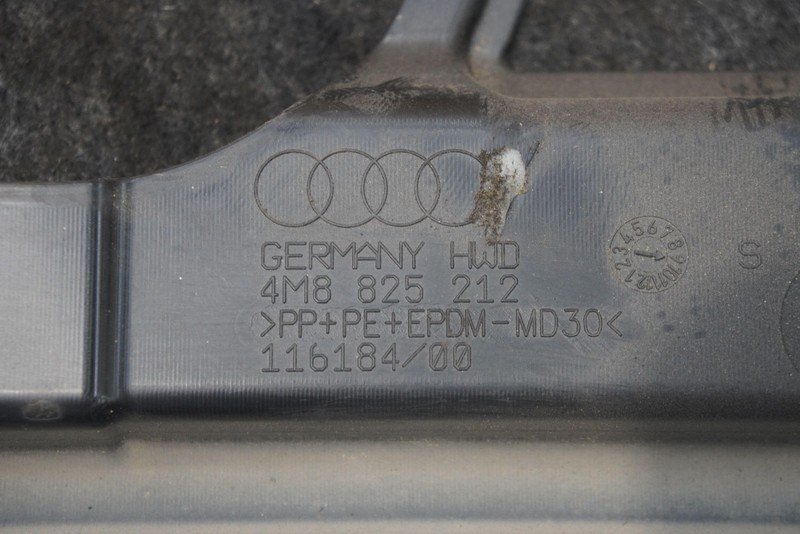 Set 2 Underbody Trim Floor Pan Splash Shield Panel 4M8825211 Audi RSQ8 2021