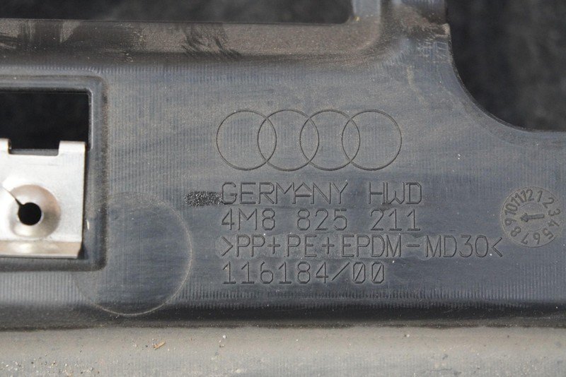 Set 2 Underbody Trim Floor Pan Splash Shield Panel 4M8825211 Audi RSQ8 2021