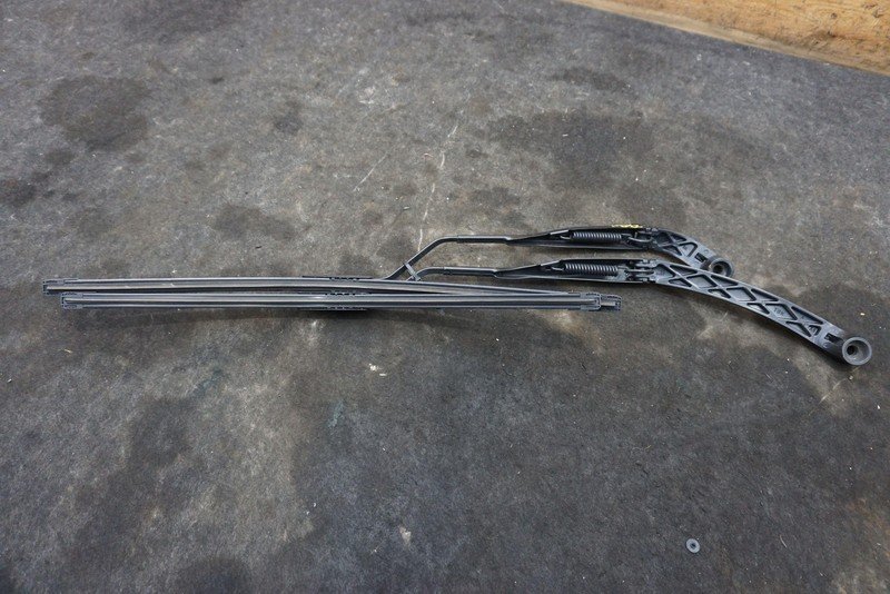 Set Front Left & Right Windshield Wiper Arm OEM Acura NSX 2017-20